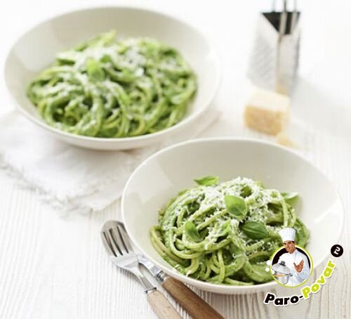 Простые спагетти с секретным зеленым соусом фото